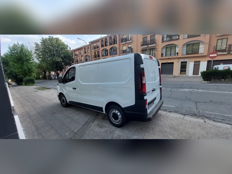 Renault Trafic Furgón 2.0 130cv foto 3
